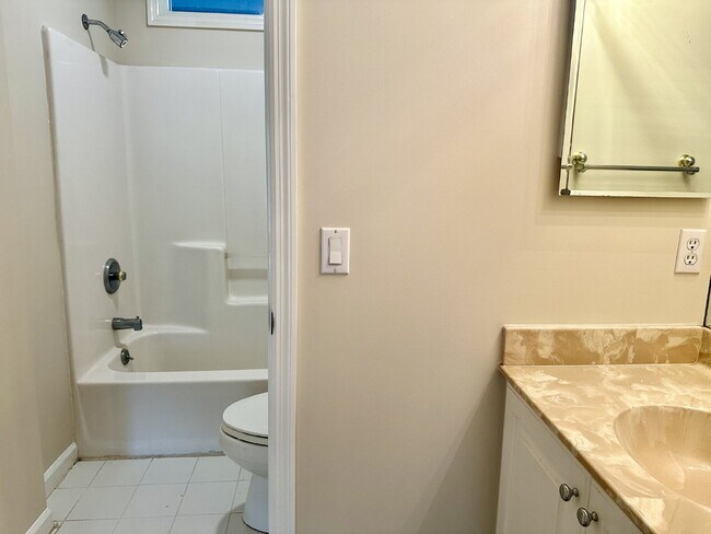 Building Photo - Amazing Four Bedroom Home Located Close to Alljoy Beach with Community Dock Access in Bluffton!