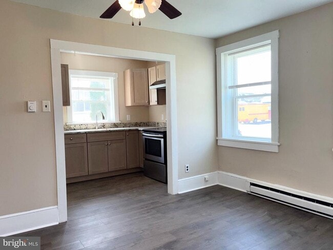 Building Photo - 26 Orchard St W