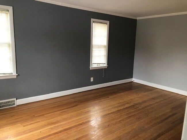 Building Photo - Great 4 Bedroom Home In Harper Woods