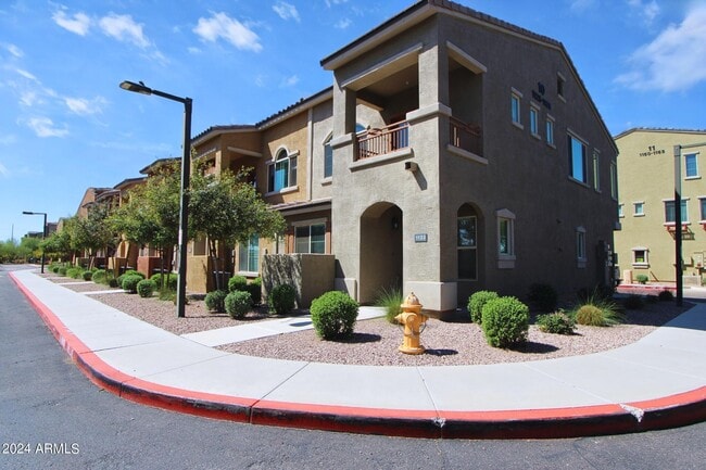 Primary Photo - 240 W Juniper Ave