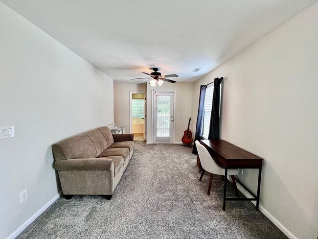 Building Photo - Charming 4 Bedroom home Near Virginia Beac...