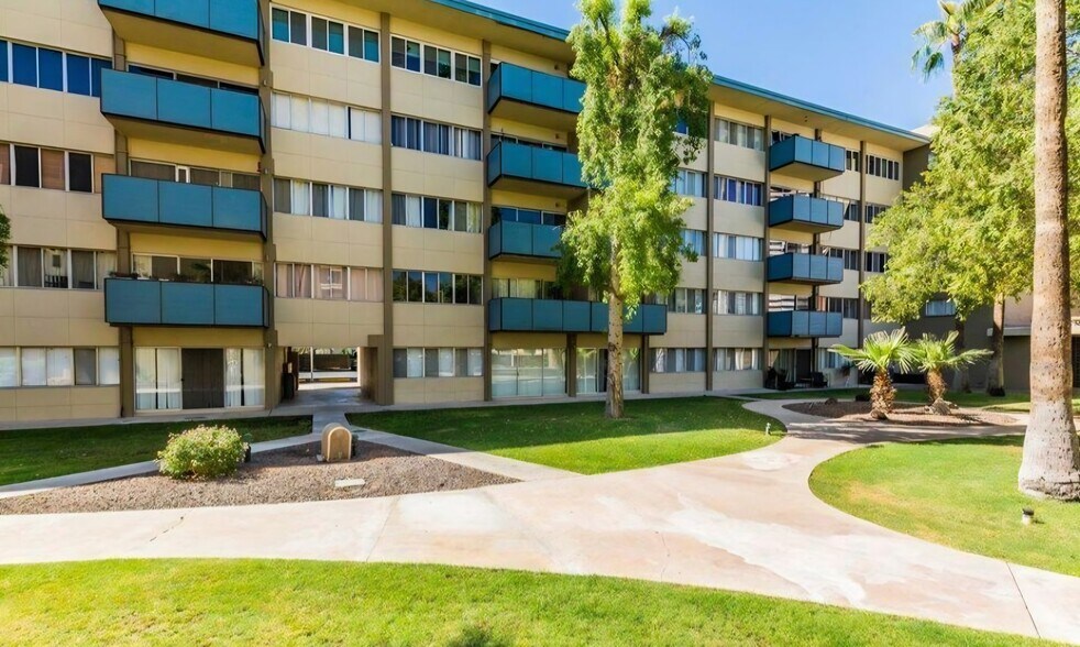 Building Photo - 349 E Thomas Rd