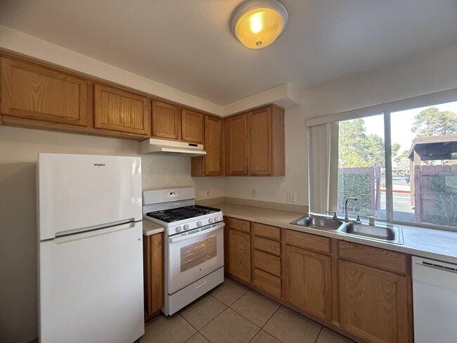 Building Photo - 6211 Meadow Haven Ln