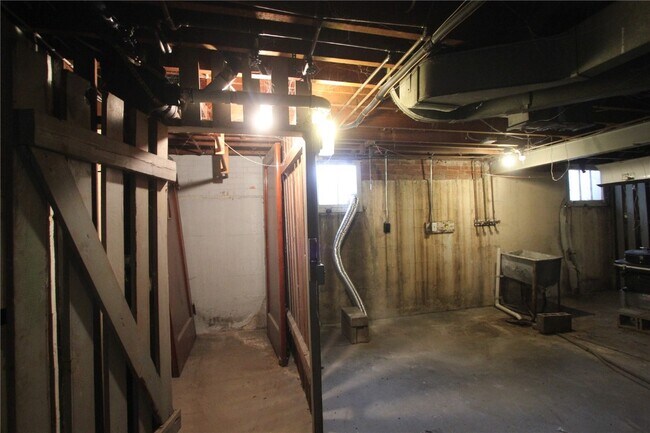 Building Photo - 6601 Alamo Ave