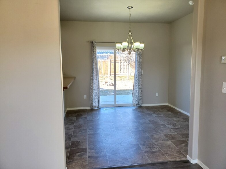 Dining Room with sliding patio door - 776 Parkwood Dr