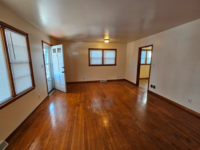 Building Photo - 333 6th St SW