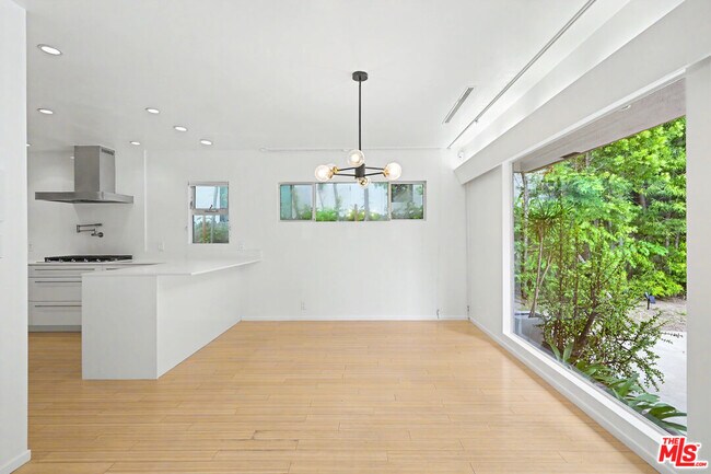 Building Photo - 9512 Duxbury Ln