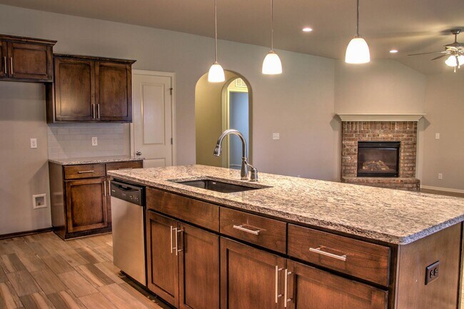 Building Photo - 4 bedroom, 3 car garage - Broken Arrow Schools