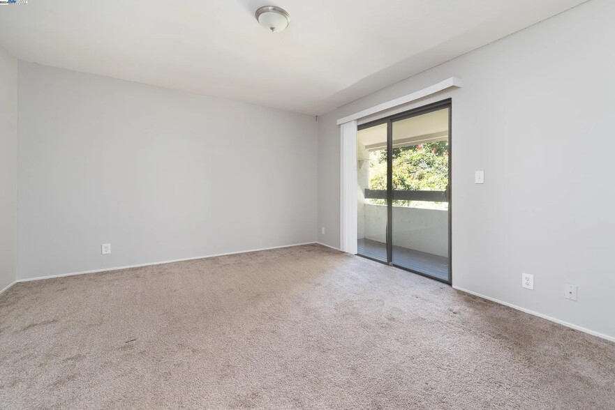 Master Bedroom - 36345 Fremont Blvd