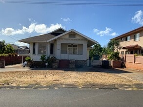 Building Photo - CHARMING SINGLE LEVEL KAIMUKI HOME