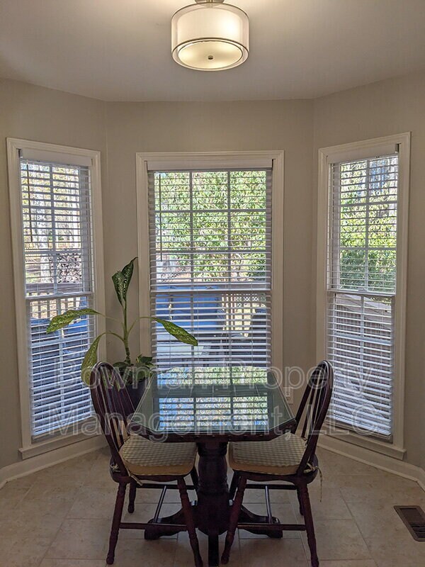 Building Photo - 180 Twin Creek Ct