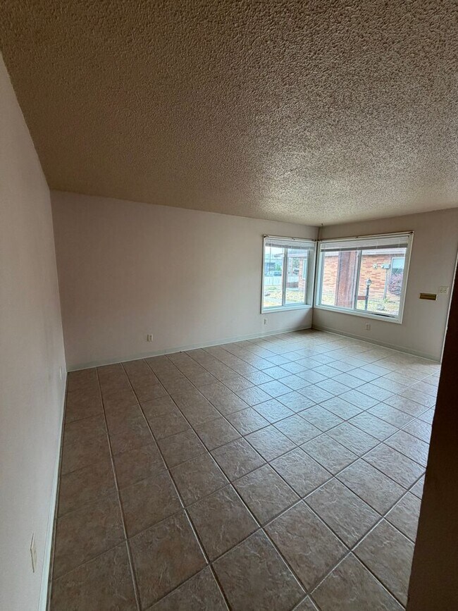 Building Photo - 2237 Union Ave