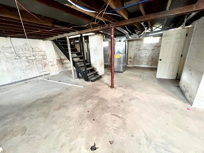 Building Photo - Aliquippa - Stunning 3 Bedroom 1 Bathroom Home