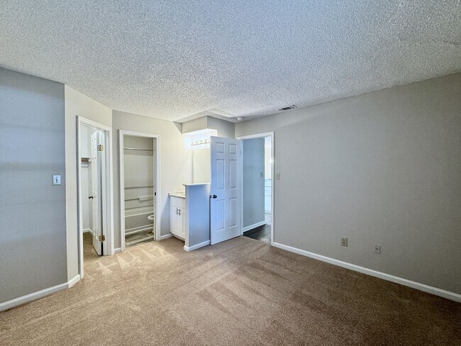 Building Photo - Updated 1st Floor/1-Level Condo Available NOW & Rent Includes Water, Sewer, Trash, Landscaping, F...