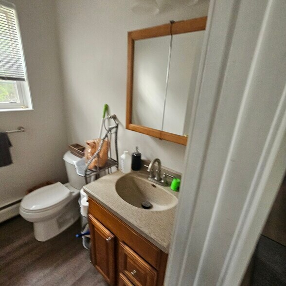 Building Photo - 137B Highrock Rd