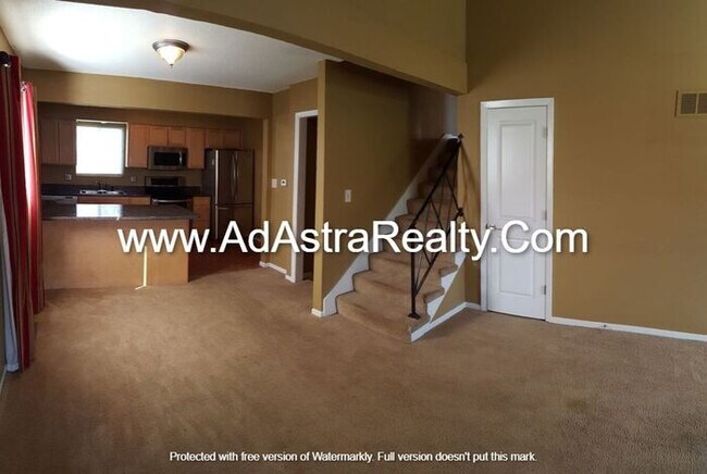 Building Photo - Beautiful Remodeled South KCMO Townhome-Av...