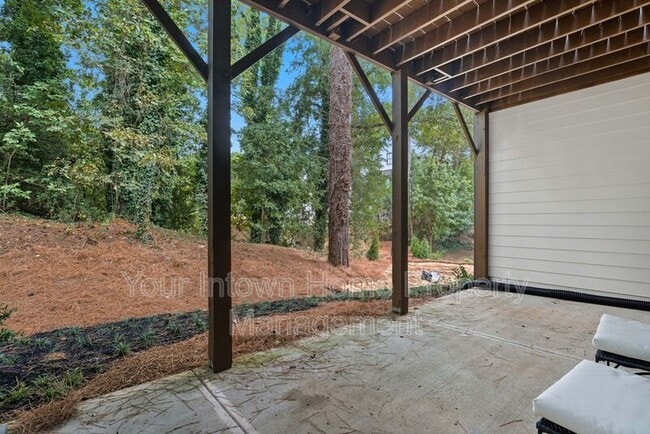 Building Photo - 1342 Stanley Park Dr