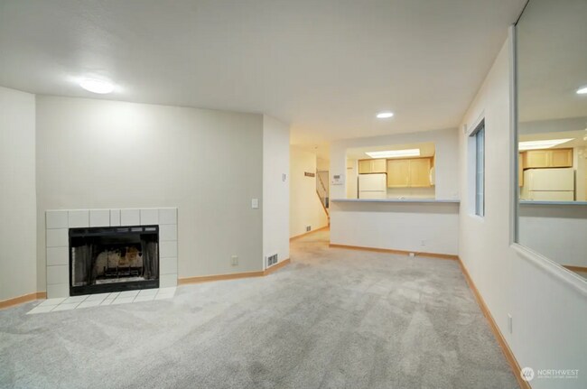 Building Photo - 2 Week Move In Special - Beautiful Edmonds...