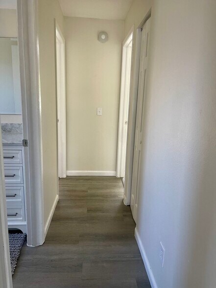 Building Photo - 1252 SE 8th St