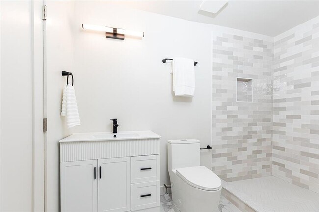 Building Photo - 433 Trabert Ave NW