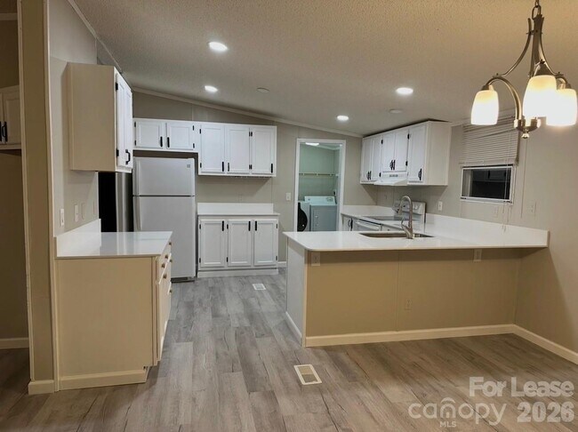 Building Photo - 6117 Sunrise Ln