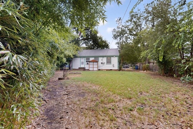 Building Photo - 3100 Breeze Terrace