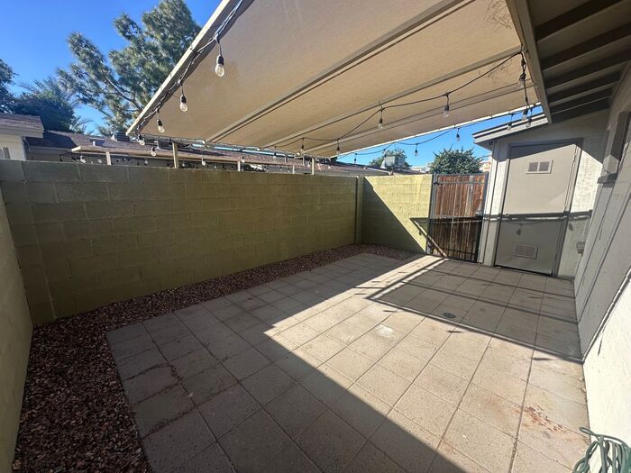 Building Photo - 1850 E Maryland Ave