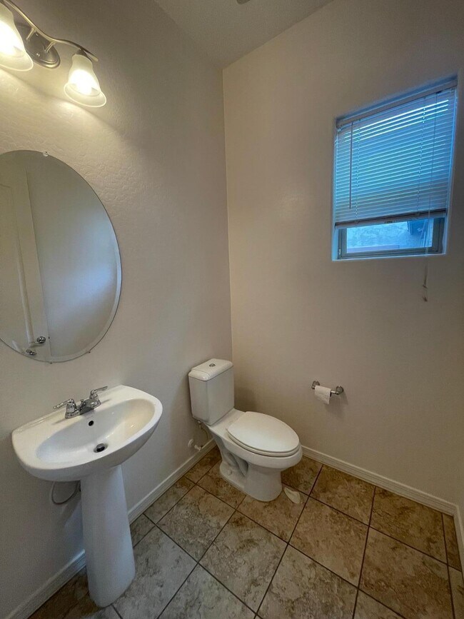 Building Photo - 1449 E Lovebird Ln