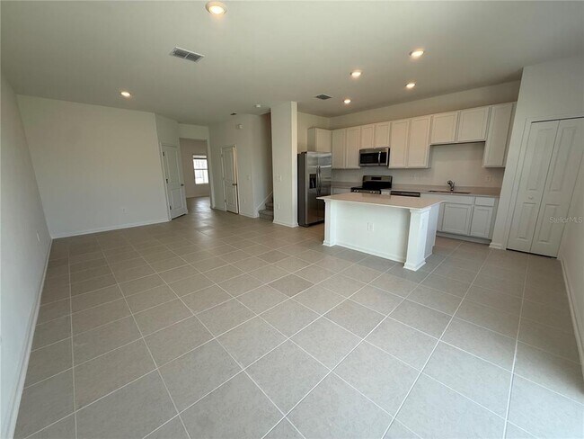 Building Photo - 2563 Skyline Lp