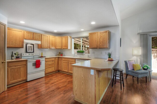 Building Photo - Main floor master - A/C home with 4 bedrooms formal living/dining and great room! Olympia School ...