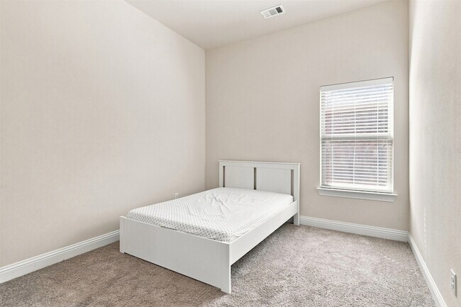 Building Photo - 118 Lavender Ln