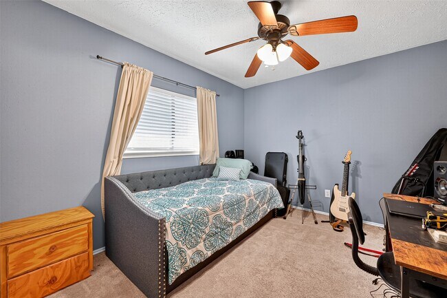 Building Photo - 930 Holly Hall Dr