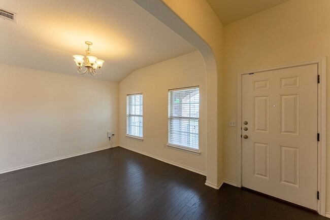Building Photo - Beautiful Brick 3bed/2ba Home With High End Finishes & Must See Kitchen in NE Austin!