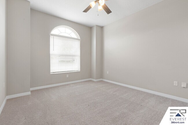 Building Photo - 12 Lysander Ln