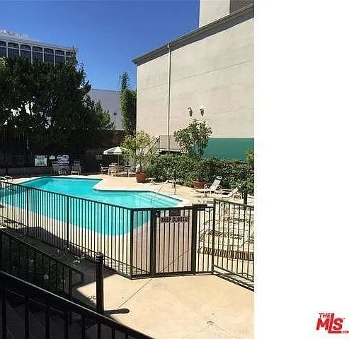 Building Photo - 4501 Cedros Ave
