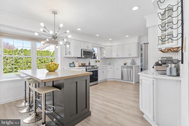 Building Photo - 5 Greenleigh Cir