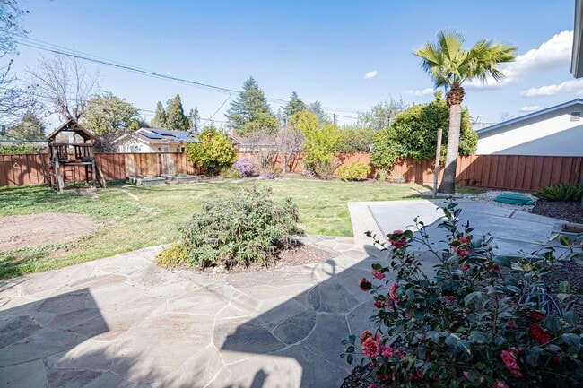Building Photo - 3041 Pruneridge Ave