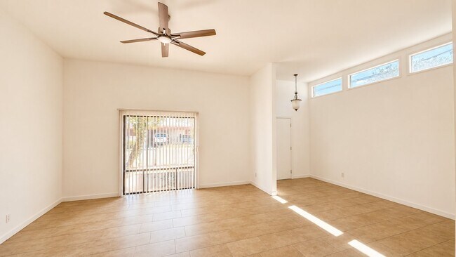 Building Photo - 322 E Huntington Dr