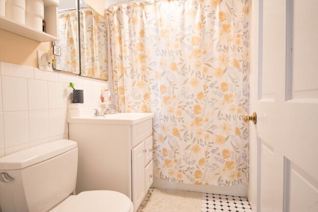 Building Photo - Amazing 3 bath in Brighton!!