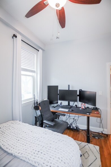 Building Photo - 1357 W Barry Ave