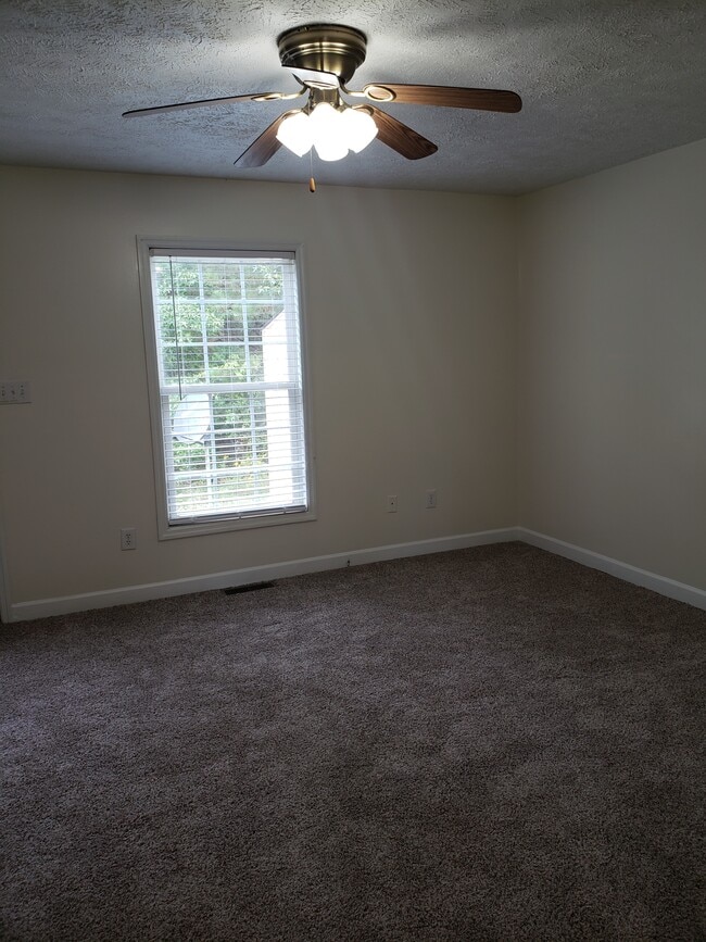 Building Photo - 95 Dumot Ct