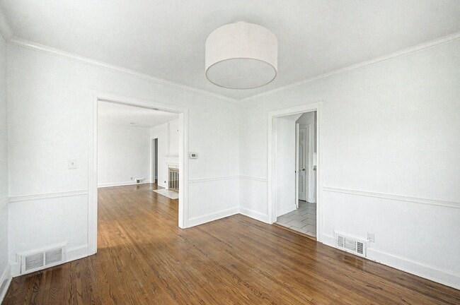 Building Photo - Beautiful 4BD/3.5BA home in the heart of Green Hills.