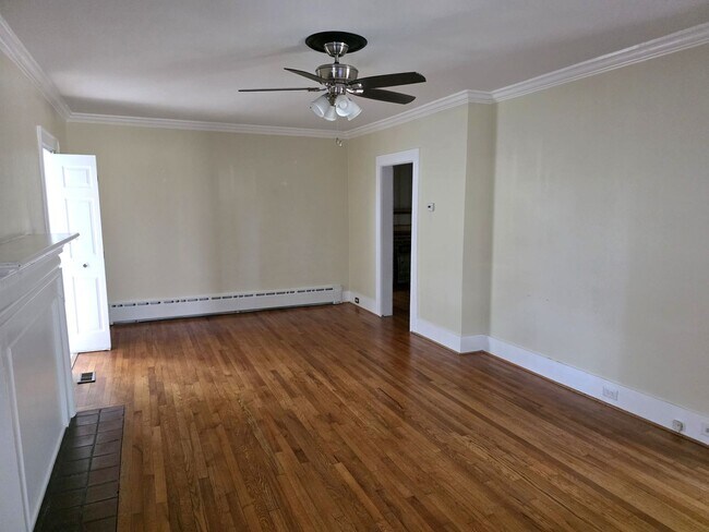 Building Photo - 3 Bed 3 Bath Home Downtown Mount Airy
