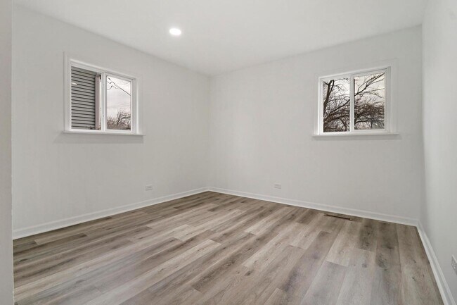 Building Photo - 1180 Larkdale Row