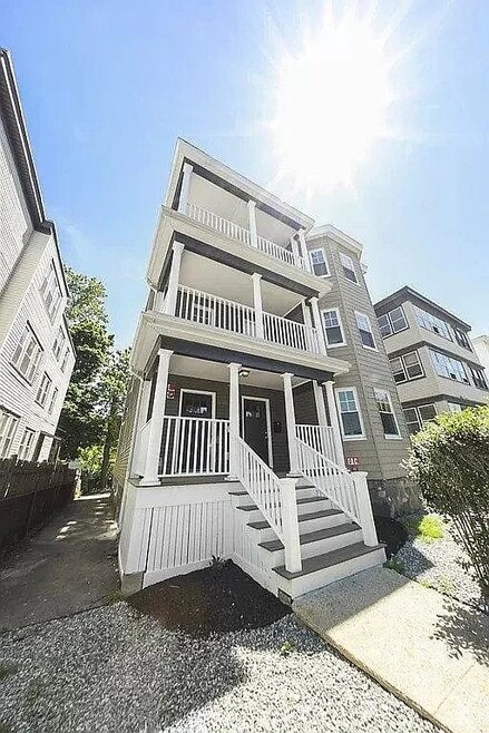 Building Photo - 588 Adams St