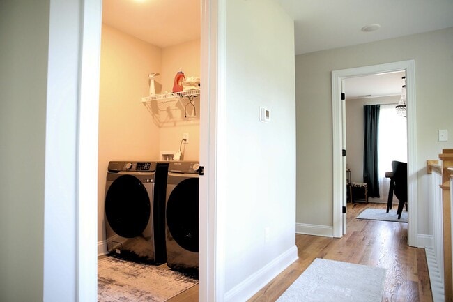 Building Photo - Gorgeous, Home in Rocketts Landing: Available NOW!