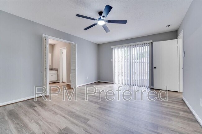 Building Photo - 8526 Deer Meadow Dr