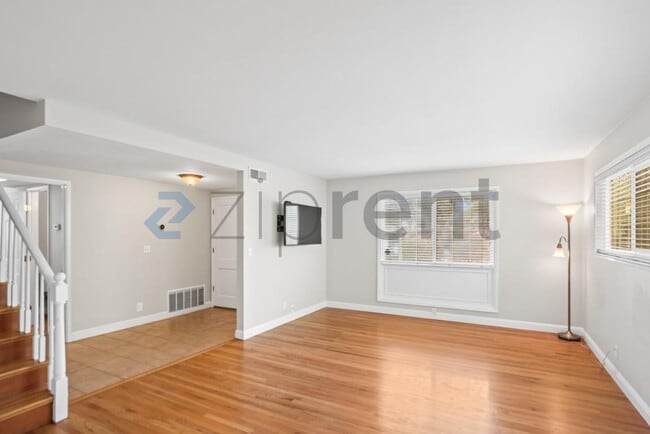 Building Photo - 5710 Venado Ct
