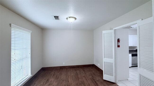 Building Photo - 7003 Captain Dr