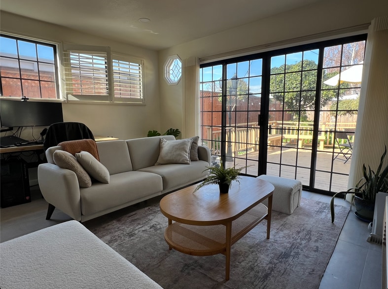 Building Photo - 1371 Via Manzanas